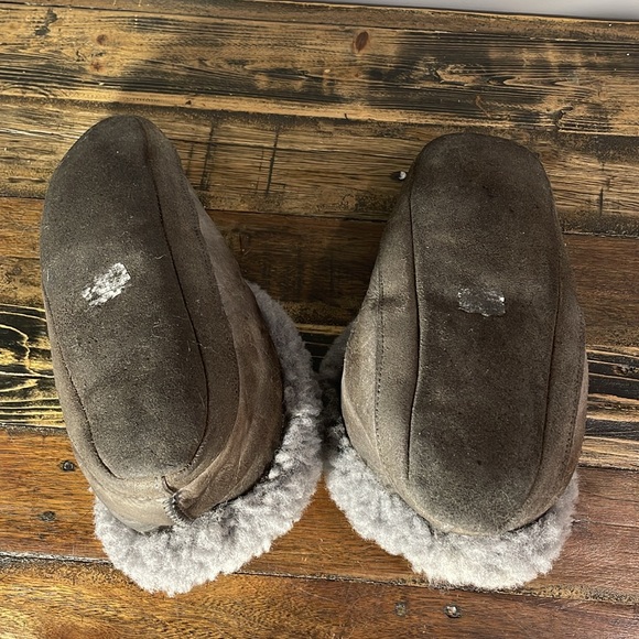 Egli’s sheepskin slippers. Never walked in. Cozy. Women’s 10/mens 8. Unisex - Picture 13 of 17